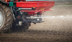 Initial fertilizer applications are applied. Based on soil tests, each field is treated with nutrients at the levels needed for healthy plant growth. Nutrients will continue to be applied throughout the season as determined by plant tissue analyses.